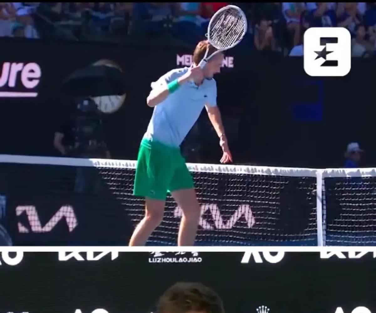 关于德国网球队翻盘西班牙网球队,梅德韦杰夫制霸全场的信息 关于德国网球队翻盘西班牙网球队,梅德韦杰夫制霸全场的信息