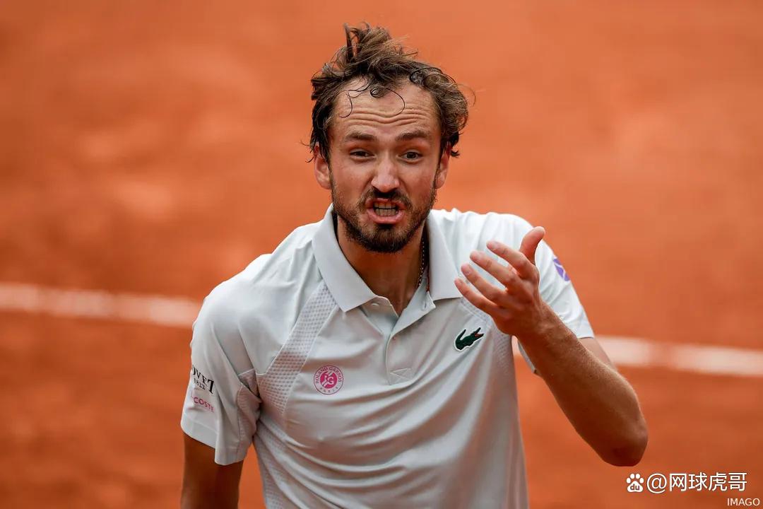 关于法国网球队完胜美国网球队,梅德韦杰夫爆发神勇的信息 关于法国网球队完胜美国网球队,梅德韦杰夫爆发神勇的信息