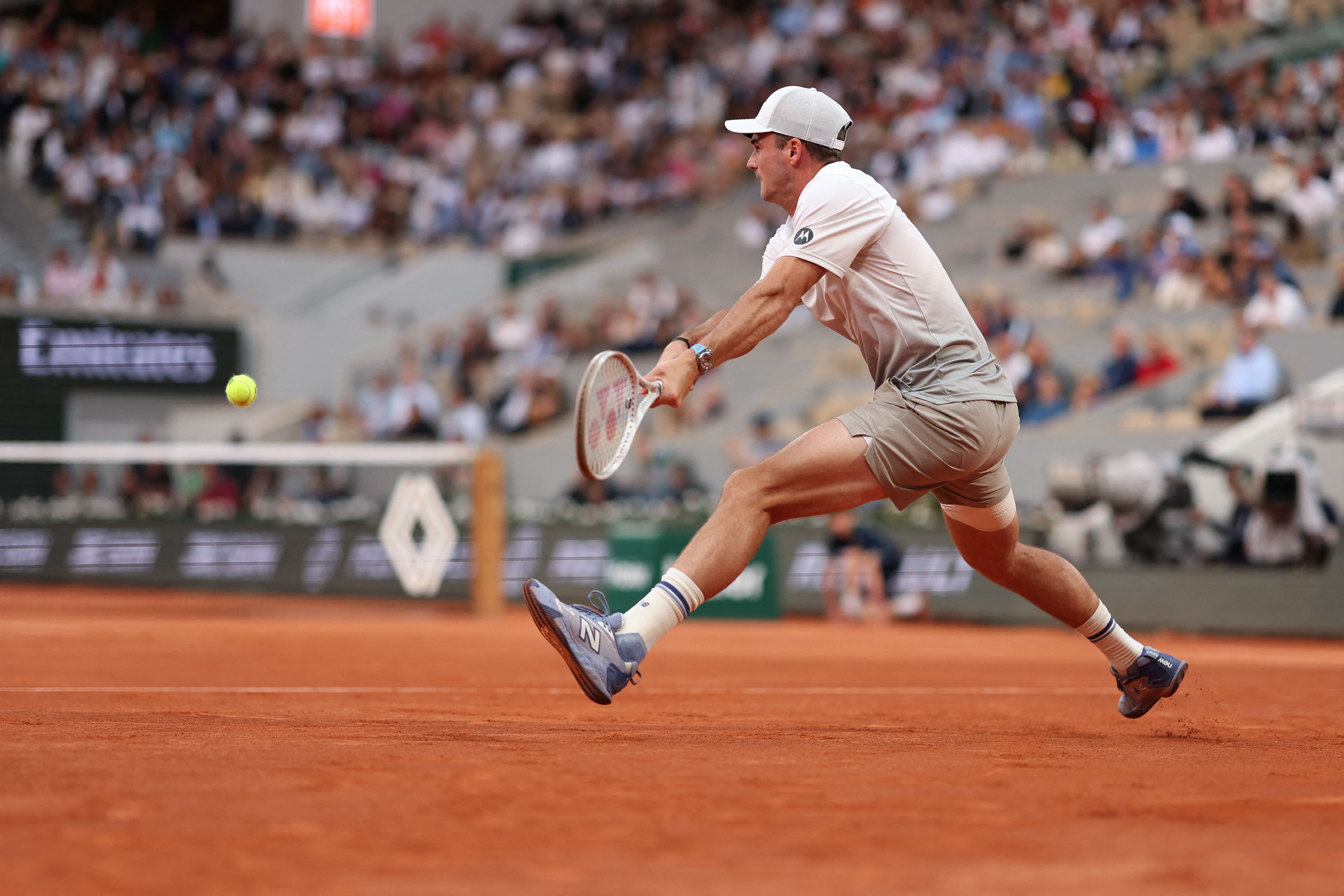 开云体育平台APP-关于美国网球队完胜澳大利亚网球队，阿尔卡拉斯绝境逆转的信息