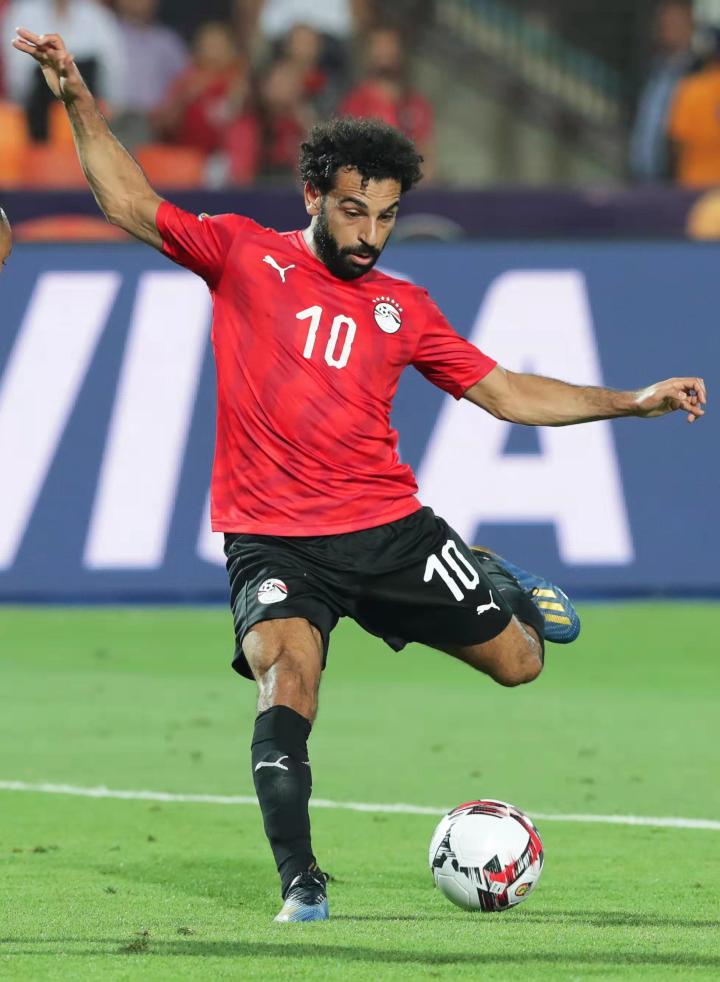 塞内加尔翻盘瑞典,莱万三分雨点燃全场 塞内加尔翻盘瑞典,莱万三分雨点燃全场