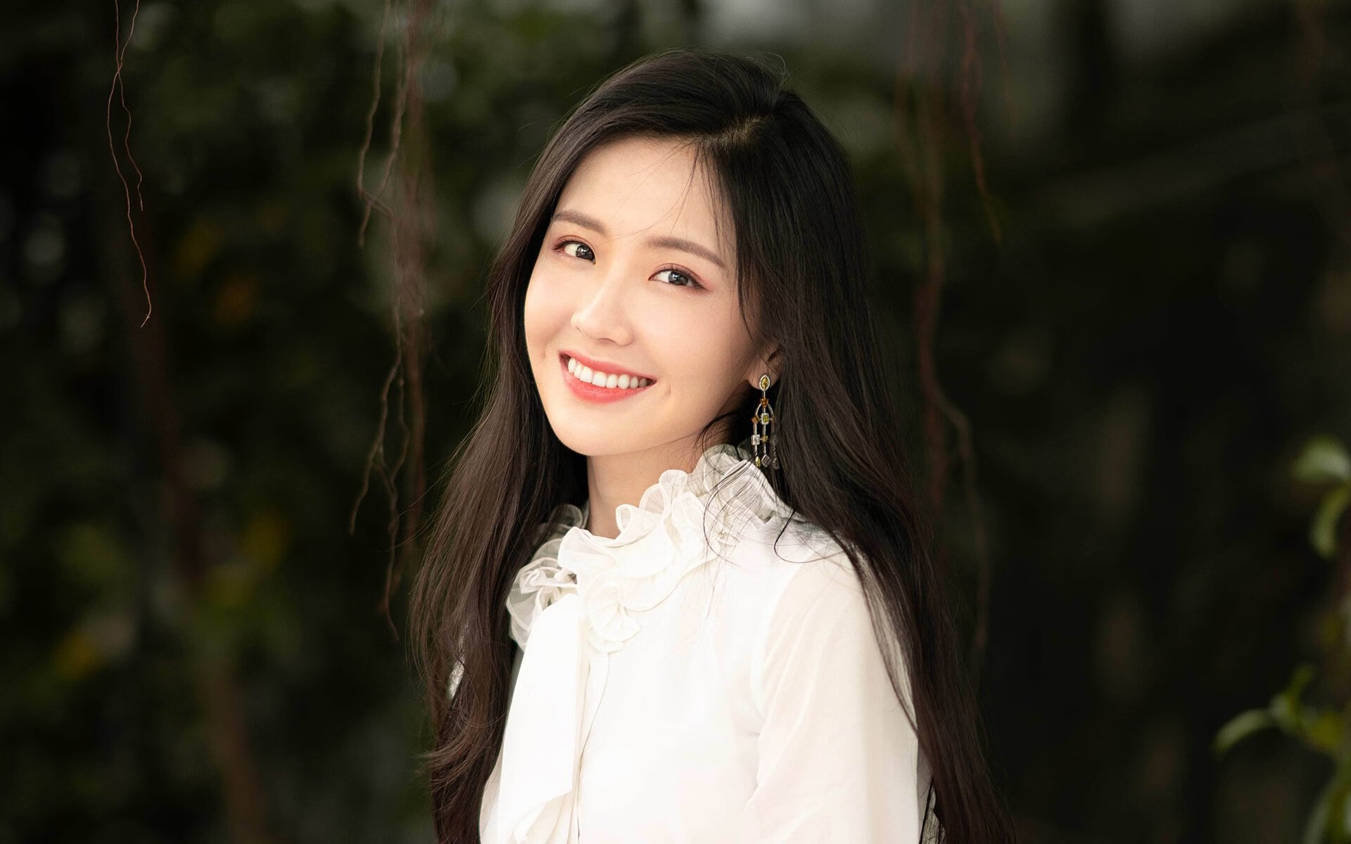 开云体育-光刃破暗夜，当莱奥的君王步点踏碎年度焦点之战的星光